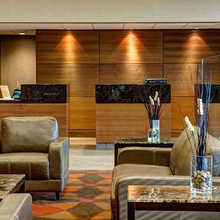 Radisson Hotel & Suites Fort Mcmurray Exteriör bild