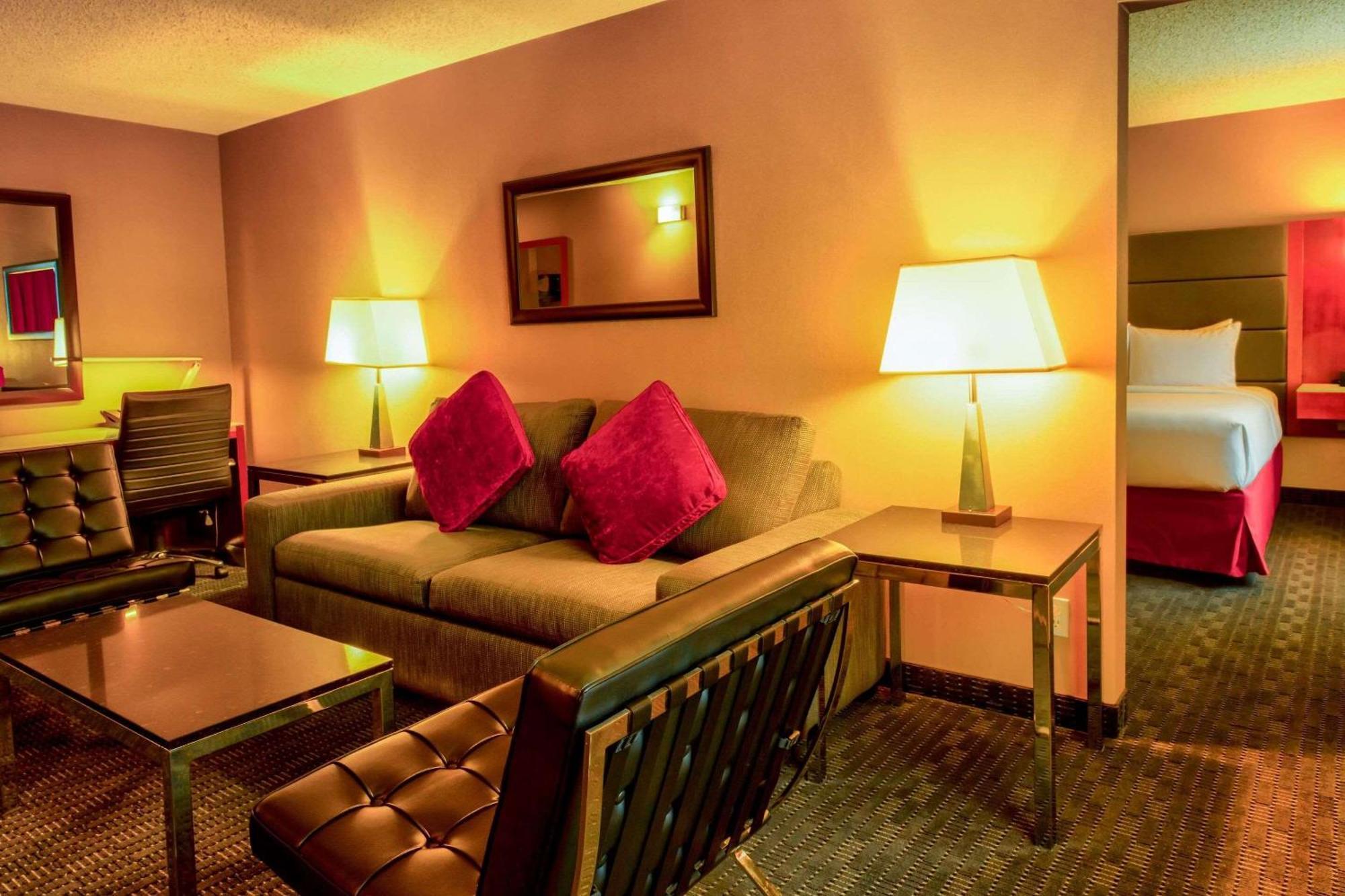 Radisson Hotel & Suites Fort Mcmurray Exteriör bild