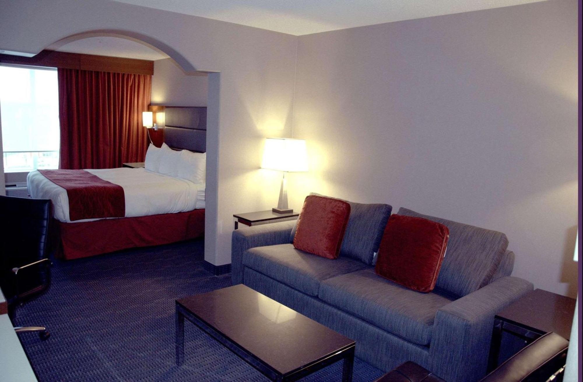 Radisson Hotel & Suites Fort Mcmurray Exteriör bild