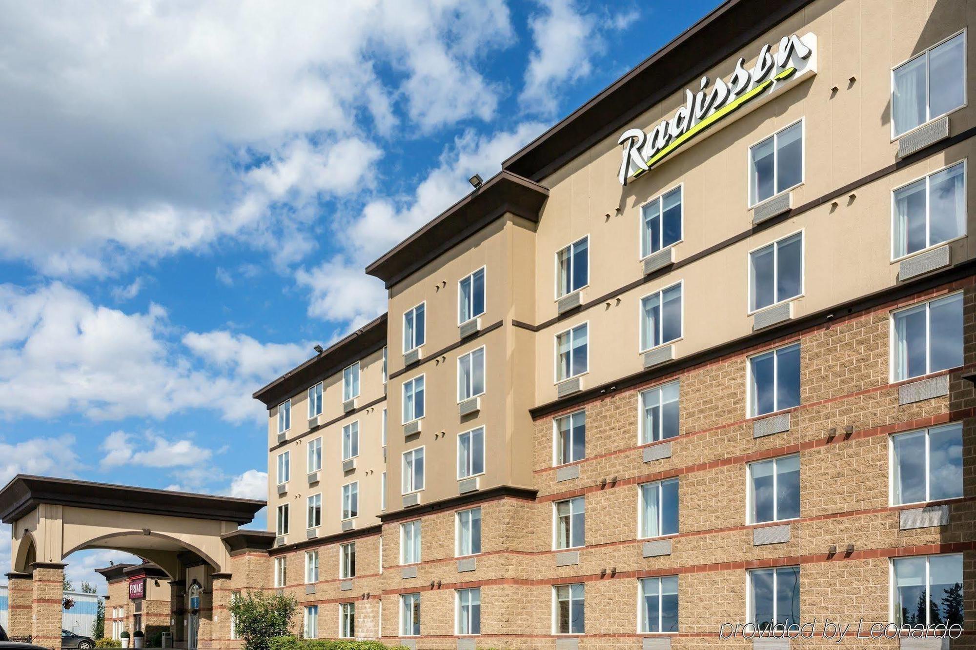 Radisson Hotel & Suites Fort Mcmurray Exteriör bild